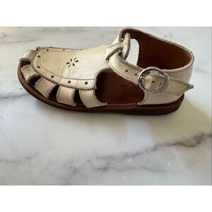 Adelisa & Co 12.5-13 white closed toe eyelet vintage style leather laser cut flo